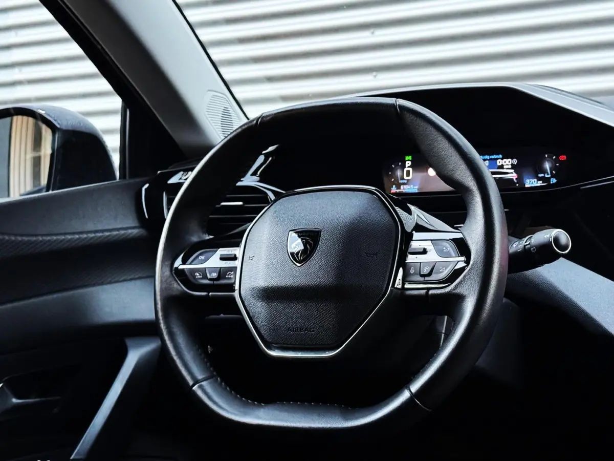 1.2 PureTech Active Pack Business/ Navi/Led/Carplay