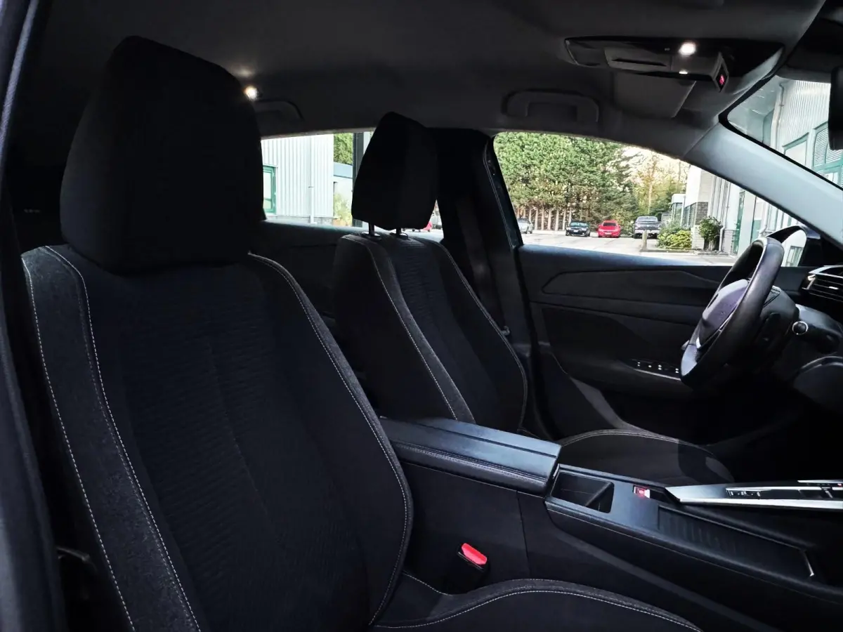 1.2 PureTech Active Pack Business/ Navi/Led/Carplay