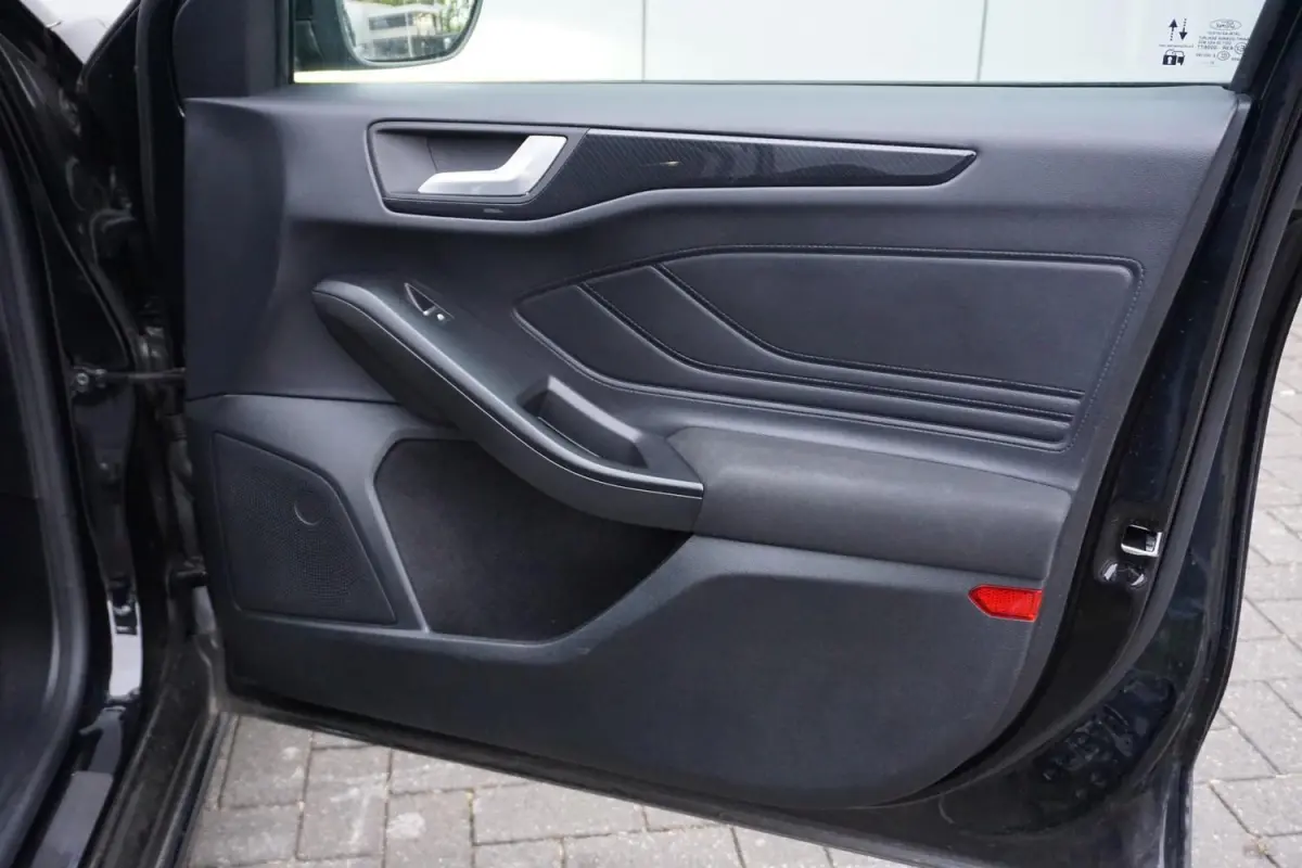 1.0 EcoBoost Hybrid ST Line Business