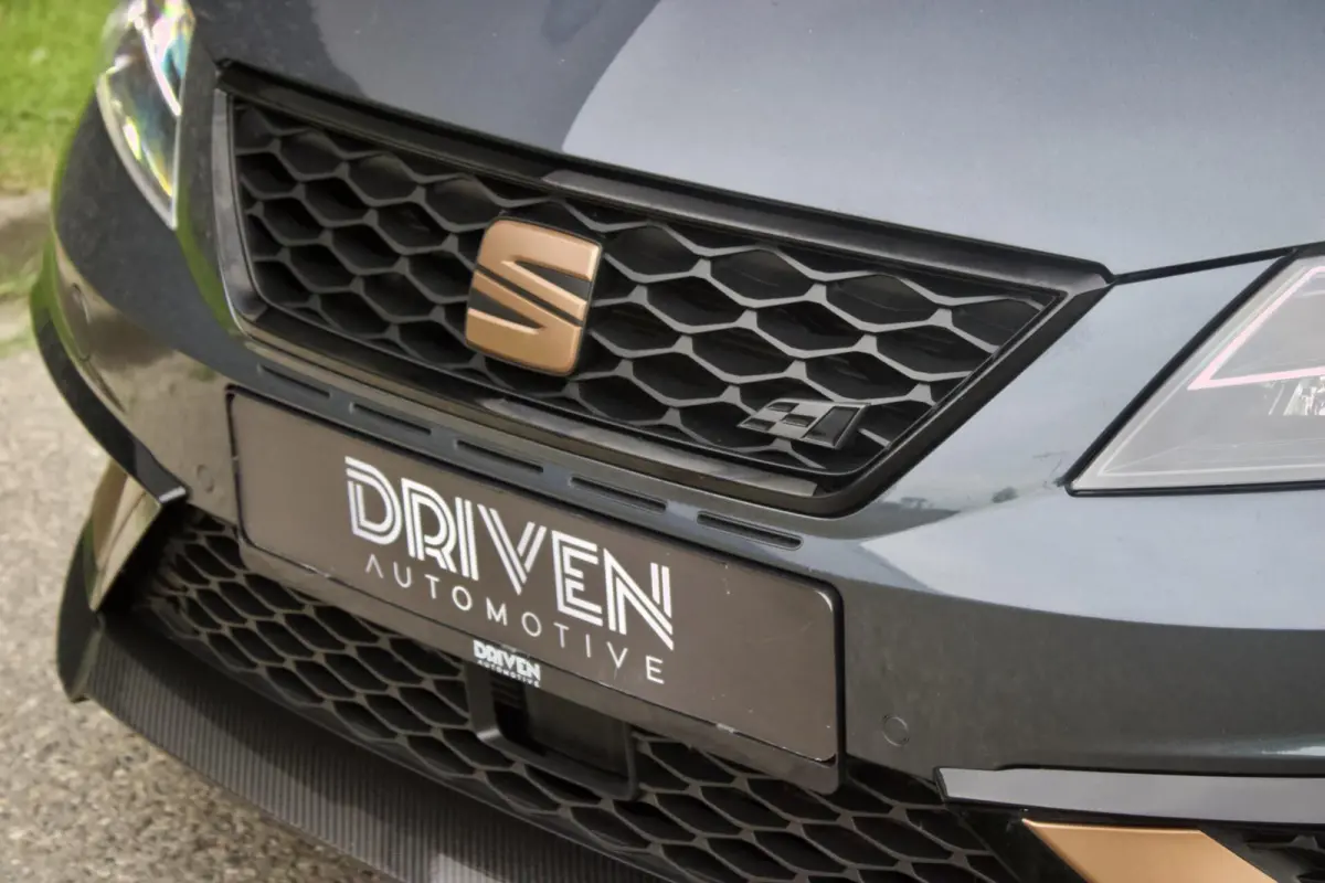 CUPRA R ST 300 | Carbon - Brembo - Pano - Beats