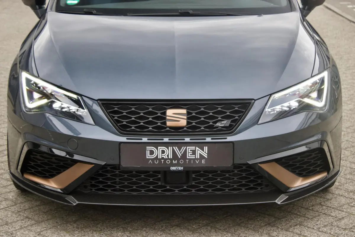 CUPRA R ST 300 | Carbon - Brembo - Pano - Beats