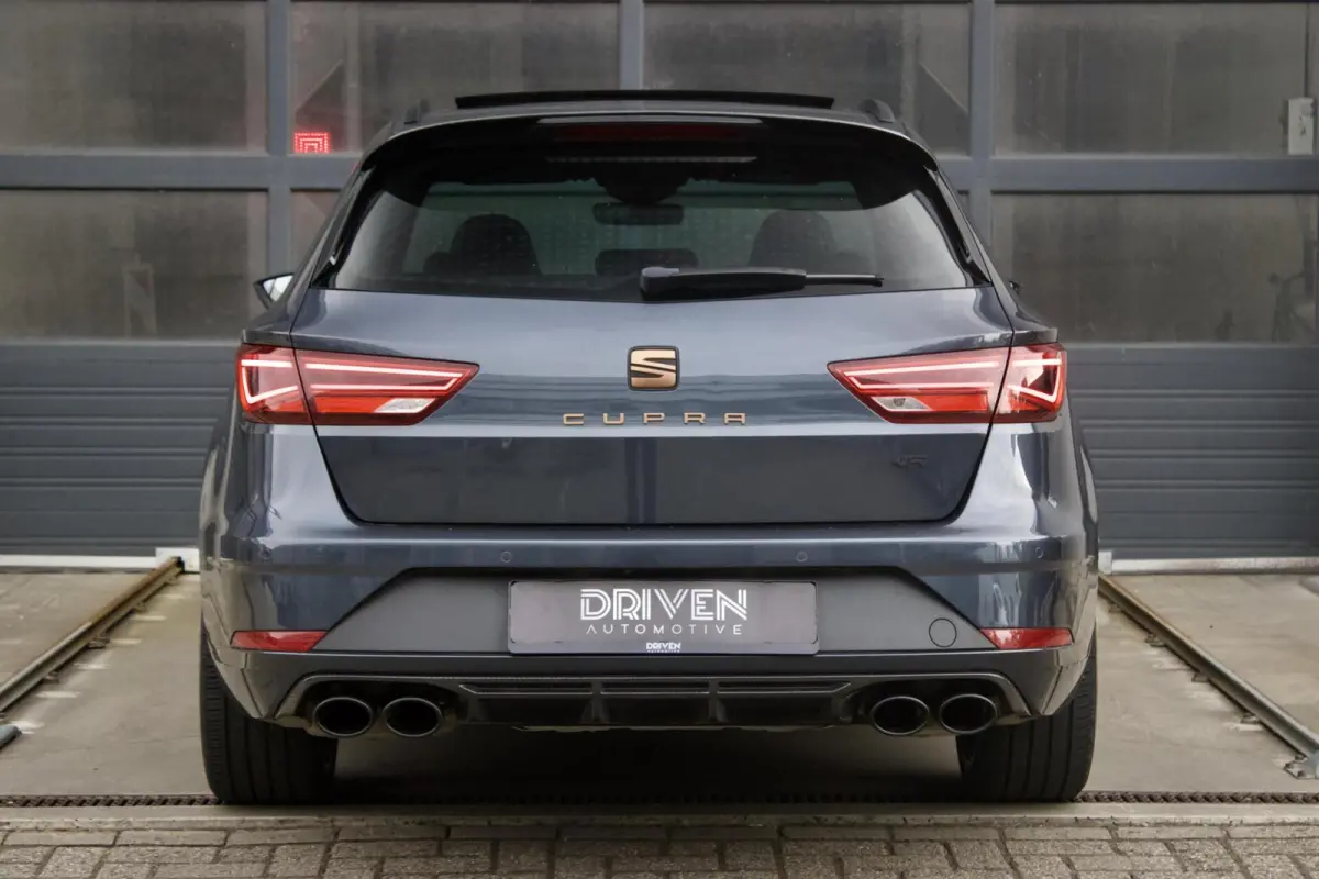 CUPRA R ST 300 | Carbon - Brembo - Pano - Beats