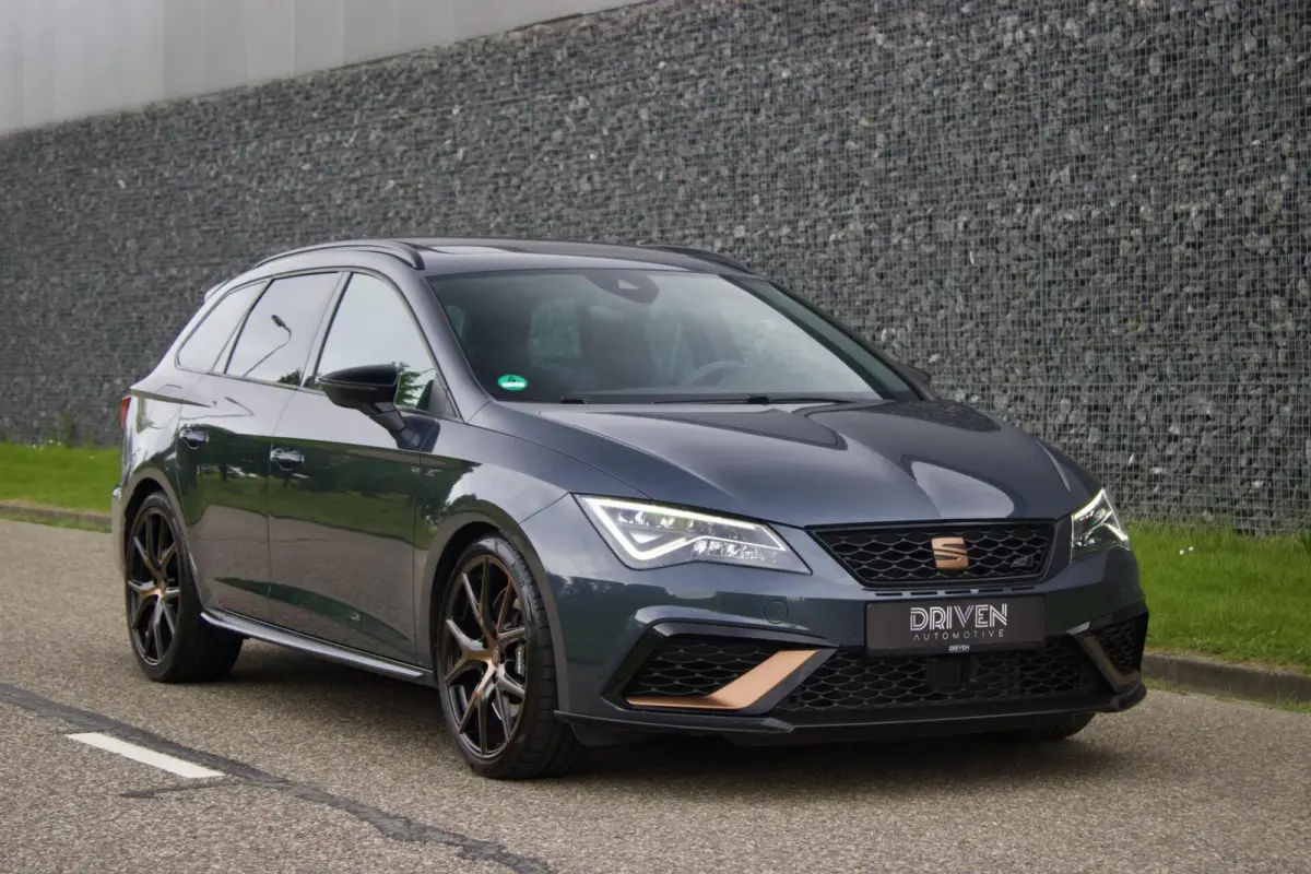 CUPRA R ST 300 | Carbon - Brembo - Pano - Beats