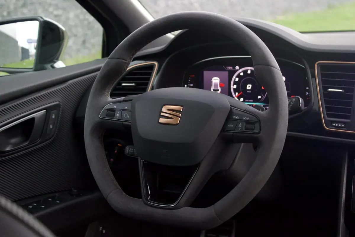 CUPRA R ST 300 | Carbon - Brembo - Pano - Beats