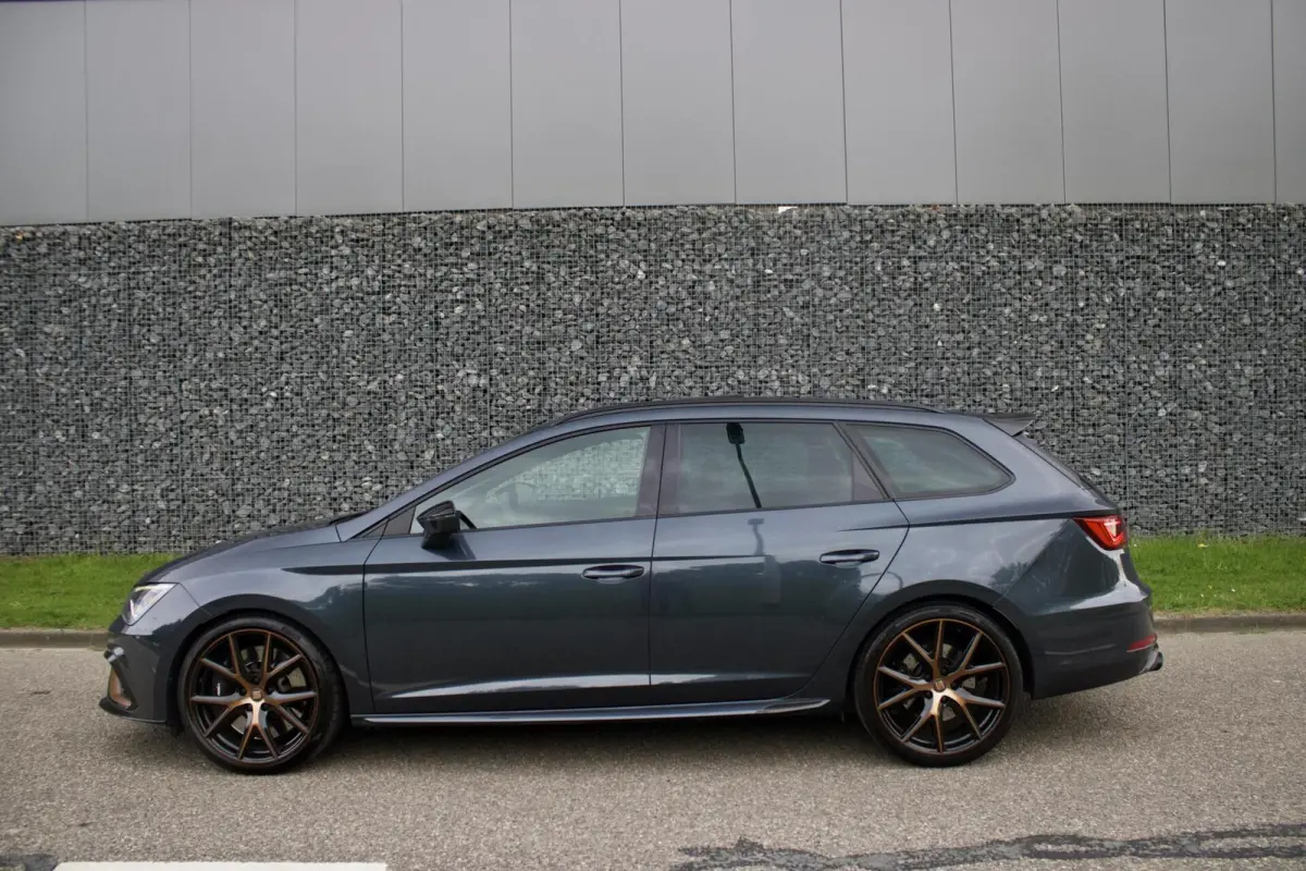 CUPRA R ST 300 | Carbon - Brembo - Pano - Beats