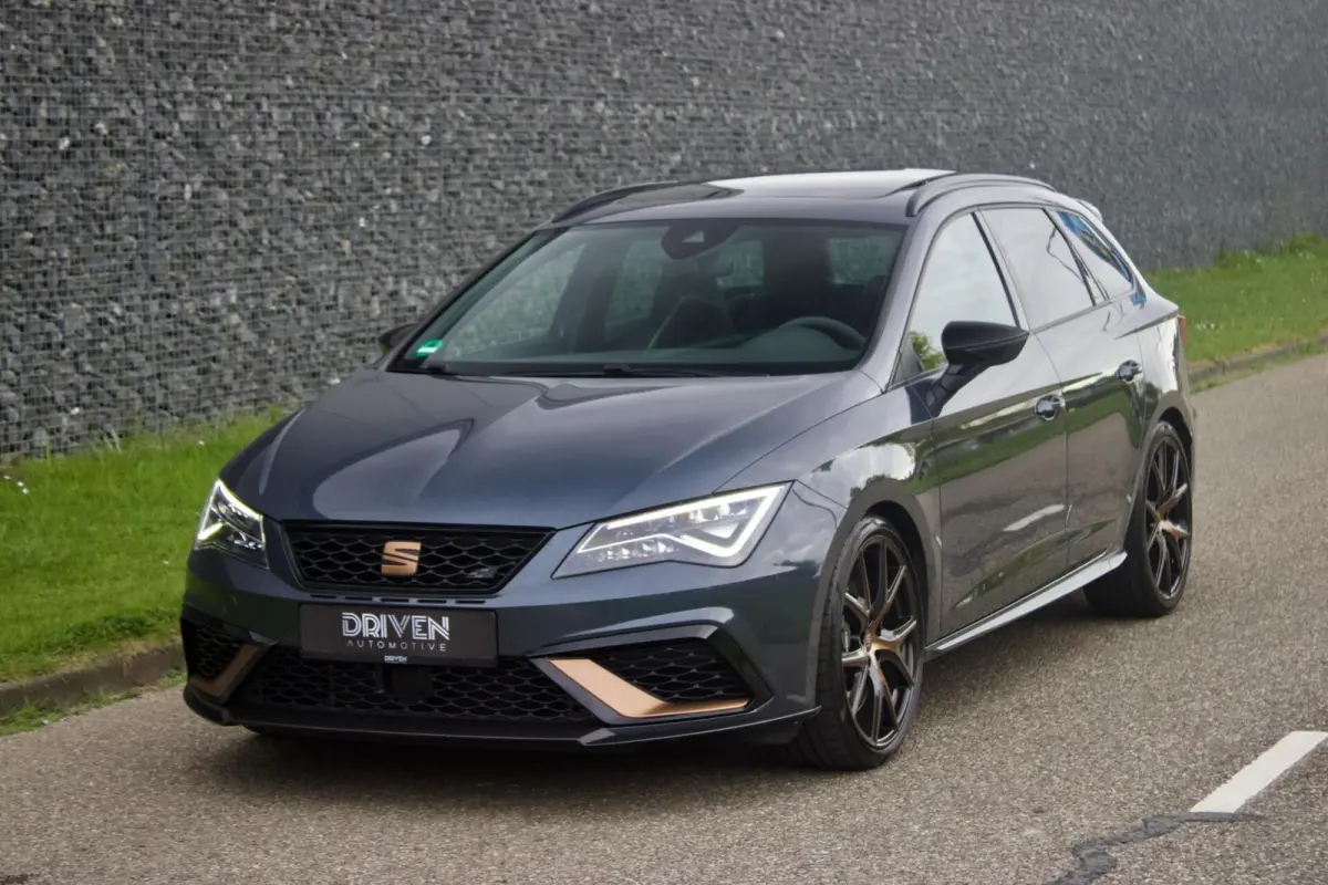 CUPRA R ST 300 | Carbon - Brembo - Pano - Beats
