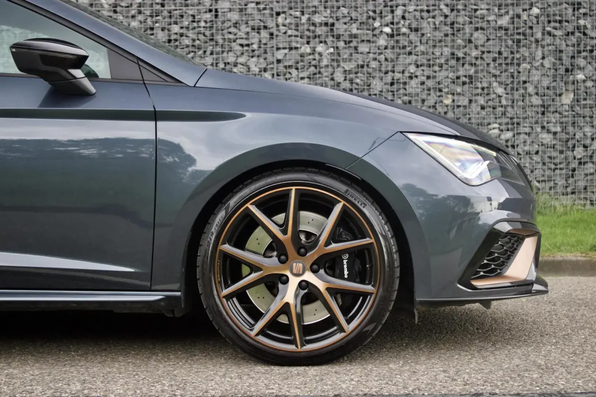 CUPRA R ST 300 | Carbon - Brembo - Pano - Beats