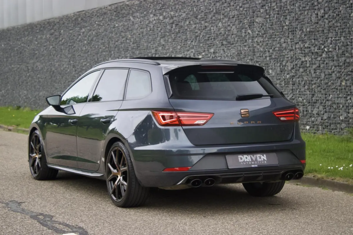 CUPRA R ST 300 | Carbon - Brembo - Pano - Beats