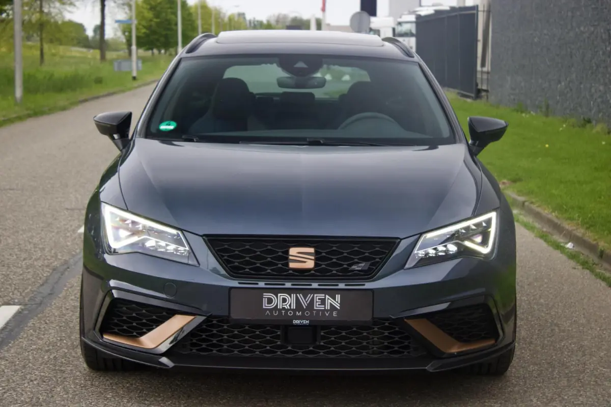CUPRA R ST 300 | Carbon - Brembo - Pano - Beats