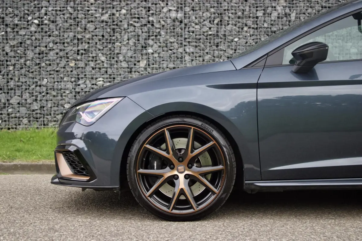 CUPRA R ST 300 | Carbon - Brembo - Pano - Beats