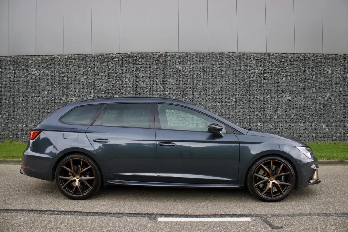 CUPRA R ST 300 | Carbon - Brembo - Pano - Beats