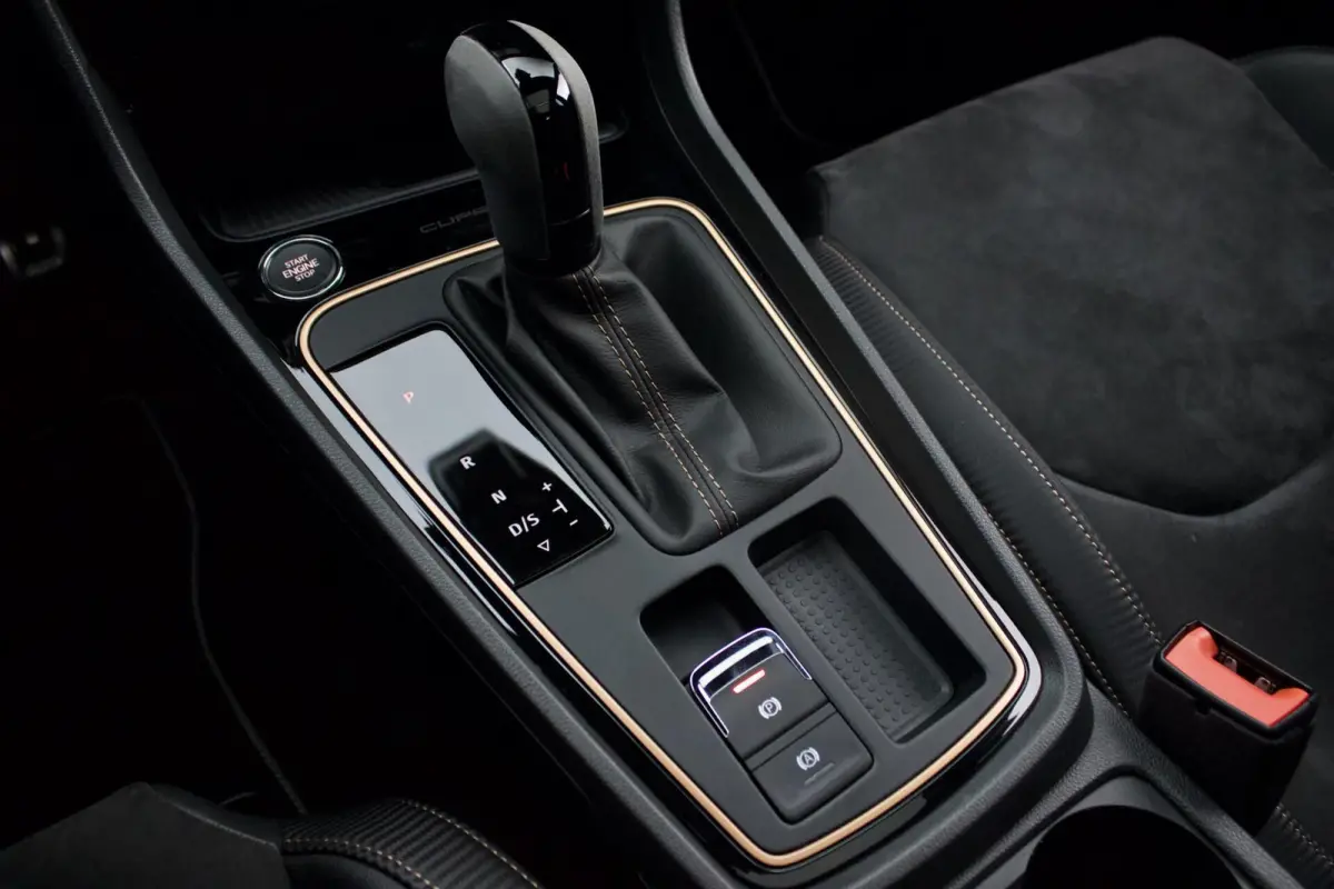 CUPRA R ST 300 | Carbon - Brembo - Pano - Beats