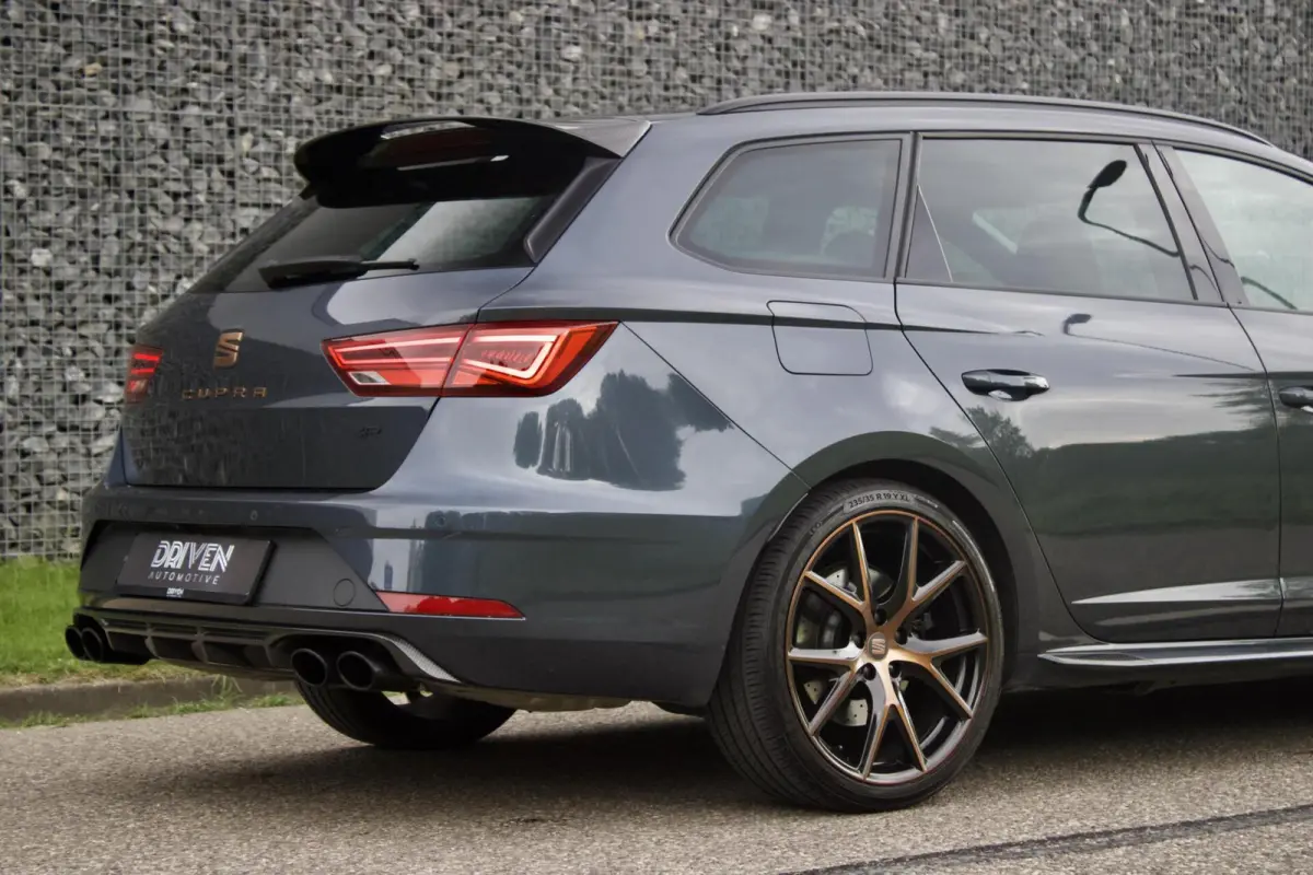CUPRA R ST 300 | Carbon - Brembo - Pano - Beats