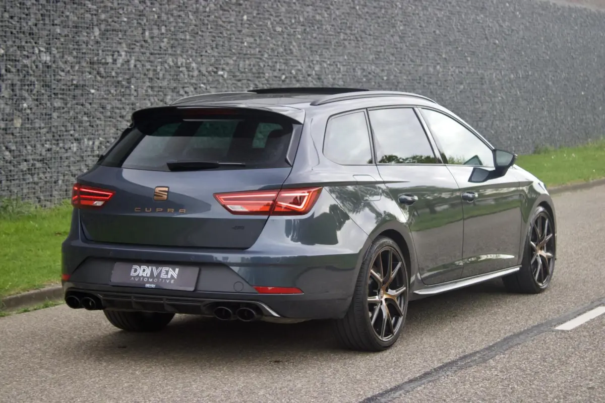 CUPRA R ST 300 | Carbon - Brembo - Pano - Beats