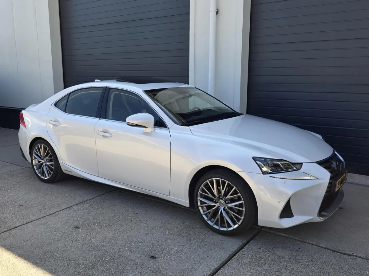 300h Hybrid Luxury Line Mark-Levinson