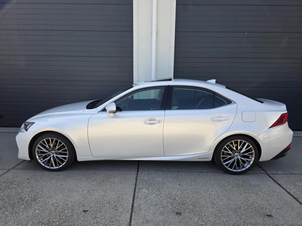 300h Hybrid Luxury Line Mark-Levinson