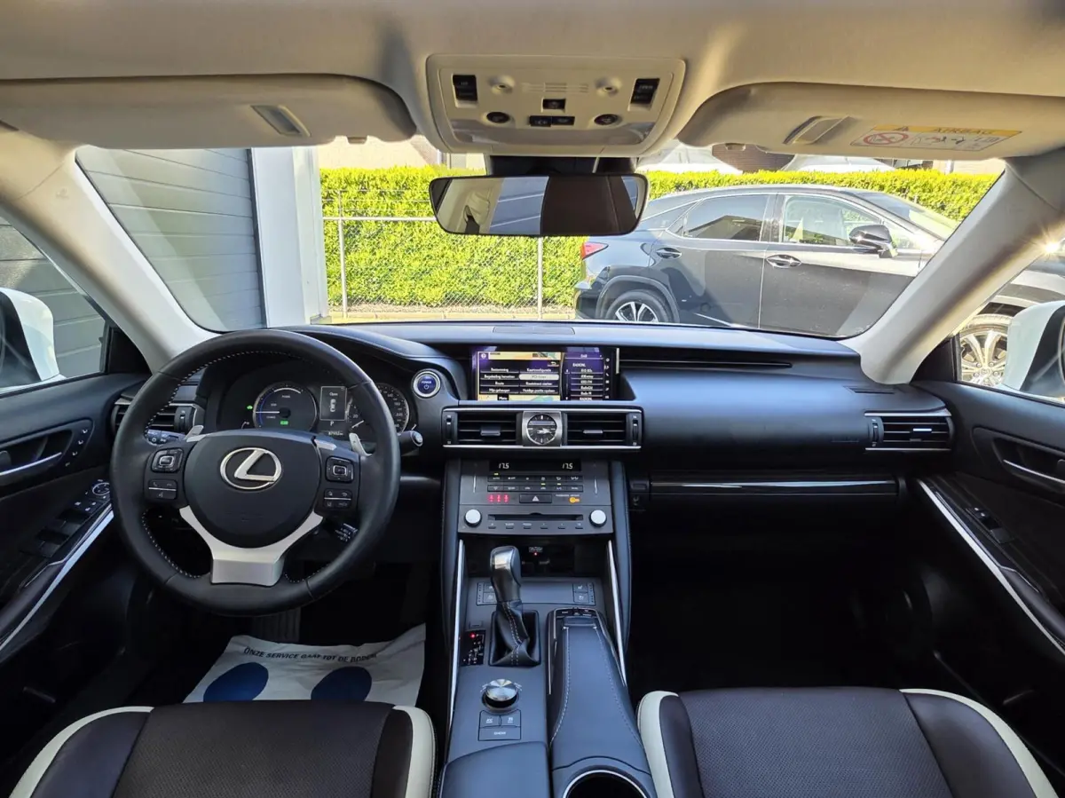 300h Hybrid Luxury Line Mark-Levinson