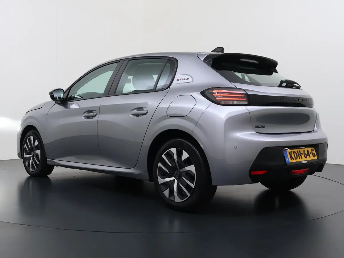 Style 100pk | Navigatie | Airco | Parkeersensoren | Apple Carplay en Android auto draadloos | Cruise control