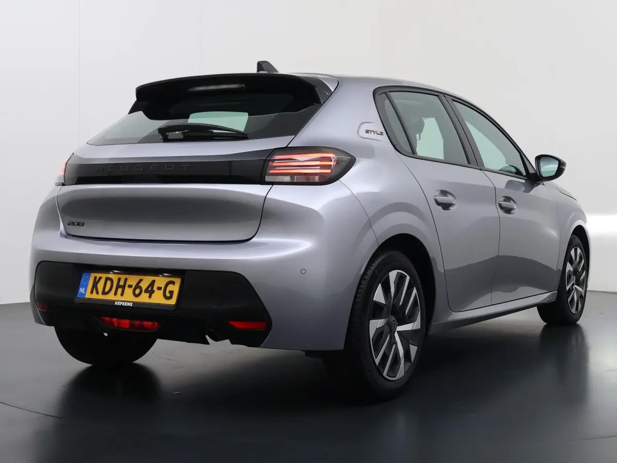 Style 100pk | Navigatie | Airco | Parkeersensoren | Apple Carplay en Android auto draadloos | Cruise control