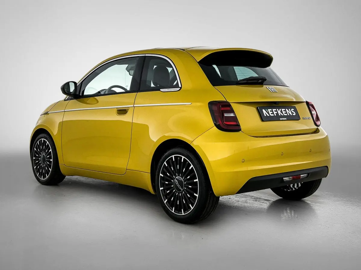 500 1.0 hybrid La Prima 65 PK | Nieuw | Tot 8 jaar fabrieksgarantie | Panoramadak | Navigatie | Apple carplay | Android auto | Parkeersensoren | Climate control | LED | Lederen bekleding |
