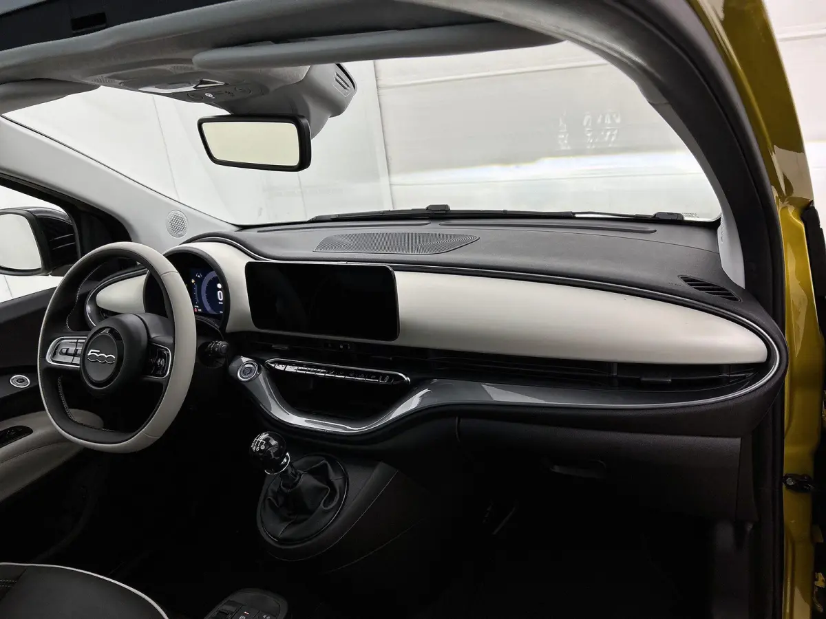 500 1.0 hybrid La Prima 65 PK | Nieuw | Tot 8 jaar fabrieksgarantie | Panoramadak | Navigatie | Apple carplay | Android auto | Parkeersensoren | Climate control | LED | Lederen bekleding |