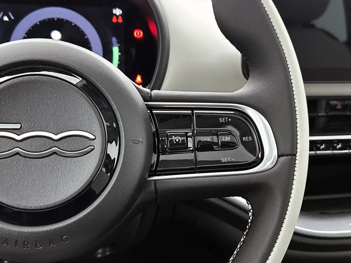 500 1.0 hybrid La Prima 65 PK | Nieuw | Tot 8 jaar fabrieksgarantie | Panoramadak | Navigatie | Apple carplay | Android auto | Parkeersensoren | Climate control | LED | Lederen bekleding |