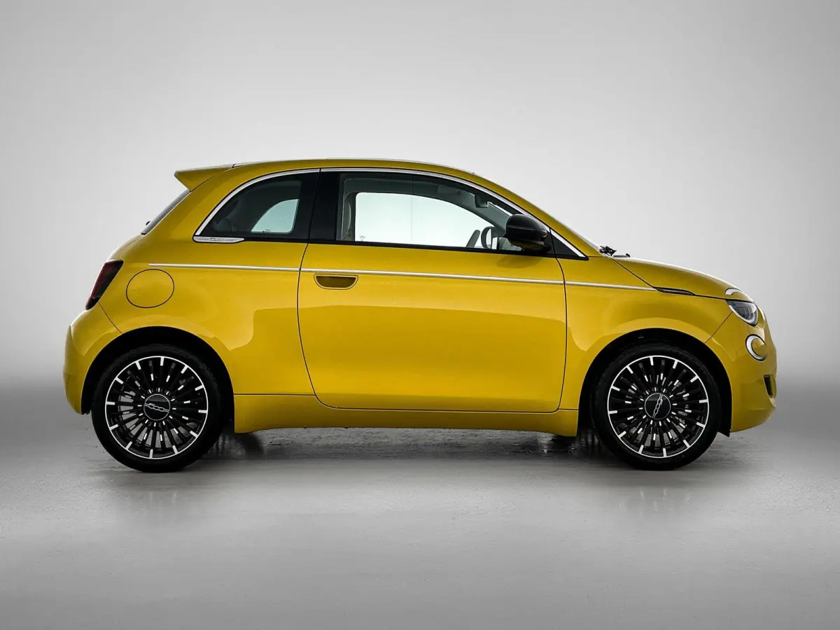 500 1.0 hybrid La Prima 65 PK | Nieuw | Tot 8 jaar fabrieksgarantie | Panoramadak | Navigatie | Apple carplay | Android auto | Parkeersensoren | Climate control | LED | Lederen bekleding |