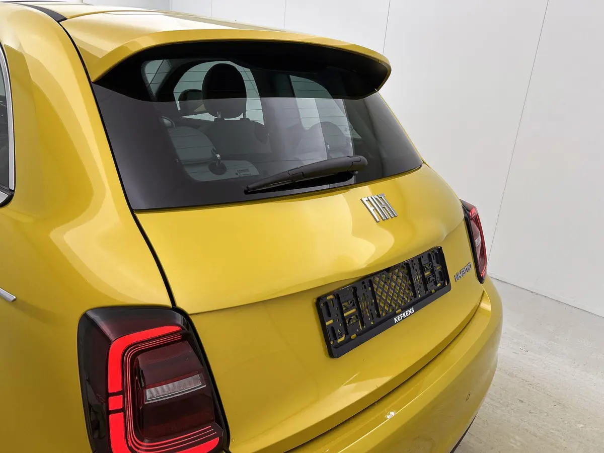 500 1.0 hybrid La Prima 65 PK | Nieuw | Tot 8 jaar fabrieksgarantie | Panoramadak | Navigatie | Apple carplay | Android auto | Parkeersensoren | Climate control | LED | Lederen bekleding |