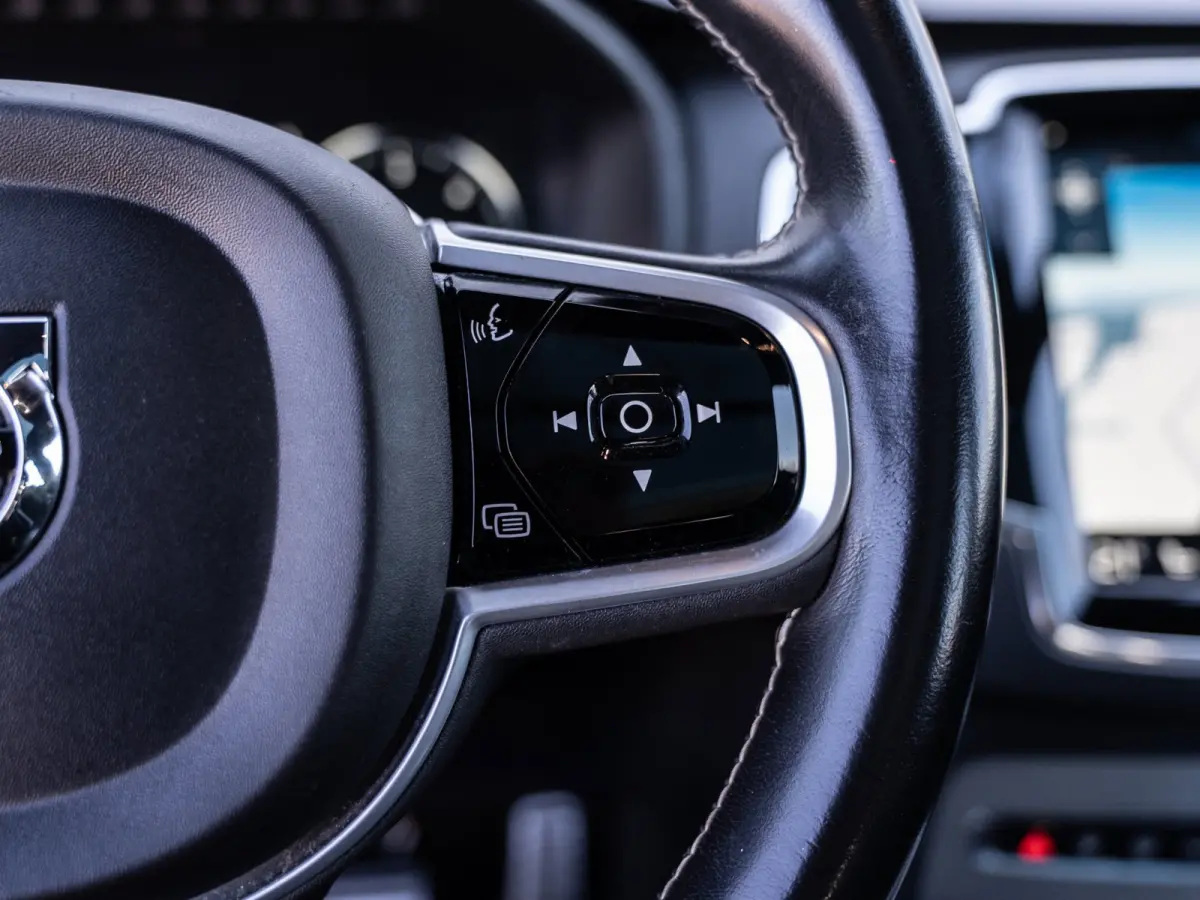 2.0 B5 AWD R-Design | Pano | Head-Up | H/K Sound |