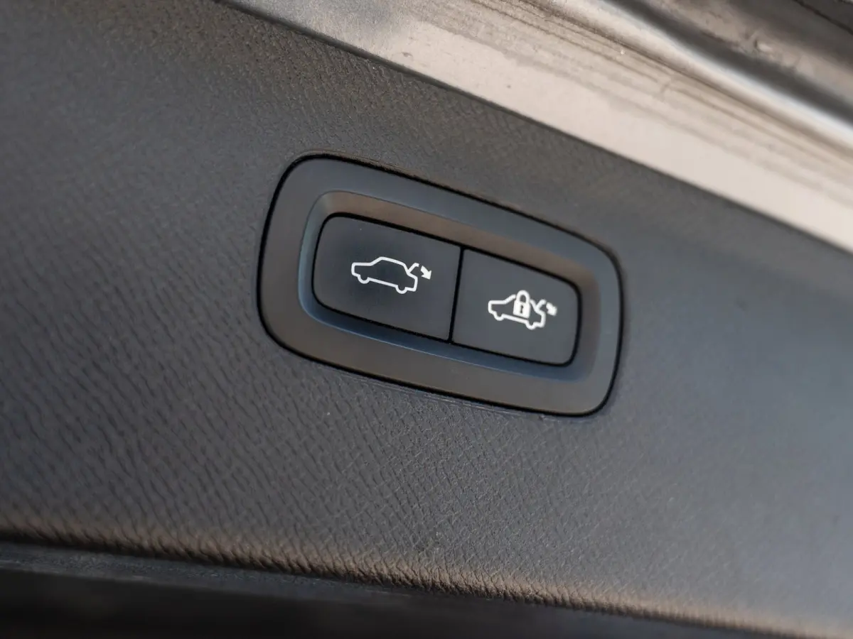 2.0 B5 AWD R-Design | Pano | Head-Up | H/K Sound |