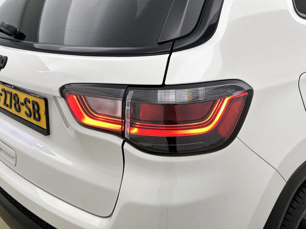 4xe Plug-in Hybrid Upland 240pk Automaat | Navigatie | Adaptieve Cruise Control | 18"LMV | LED | Keyless Entry/Start | Camera | Apple Carplay/Android Auto |