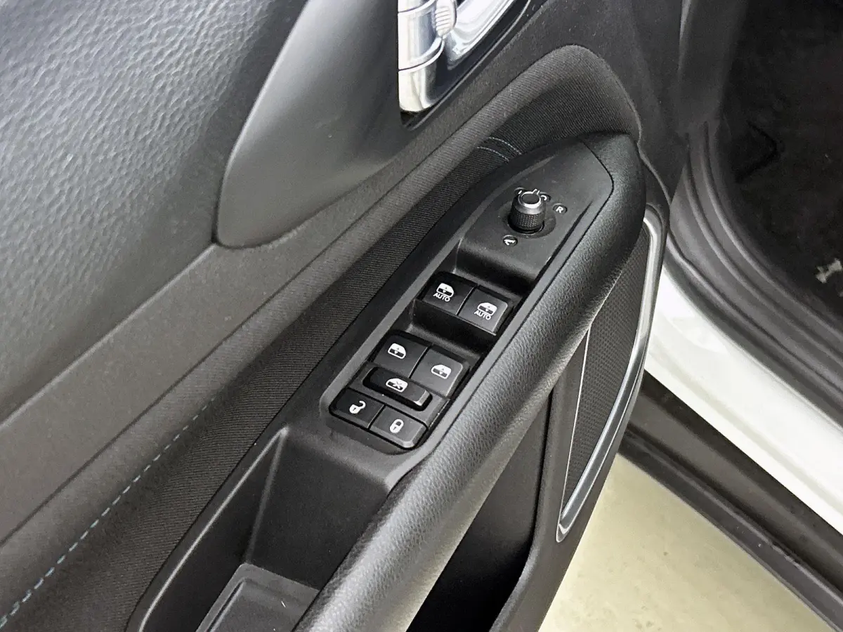 4xe Plug-in Hybrid Upland 240pk Automaat | Navigatie | Adaptieve Cruise Control | 18"LMV | LED | Keyless Entry/Start | Camera | Apple Carplay/Android Auto |
