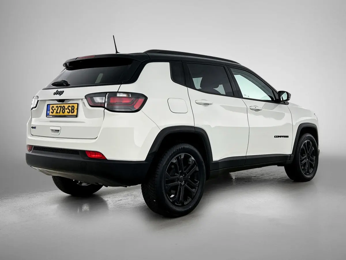 4xe Plug-in Hybrid Upland 240pk Automaat | Navigatie | Adaptieve Cruise Control | 18"LMV | LED | Keyless Entry/Start | Camera | Apple Carplay/Android Auto |