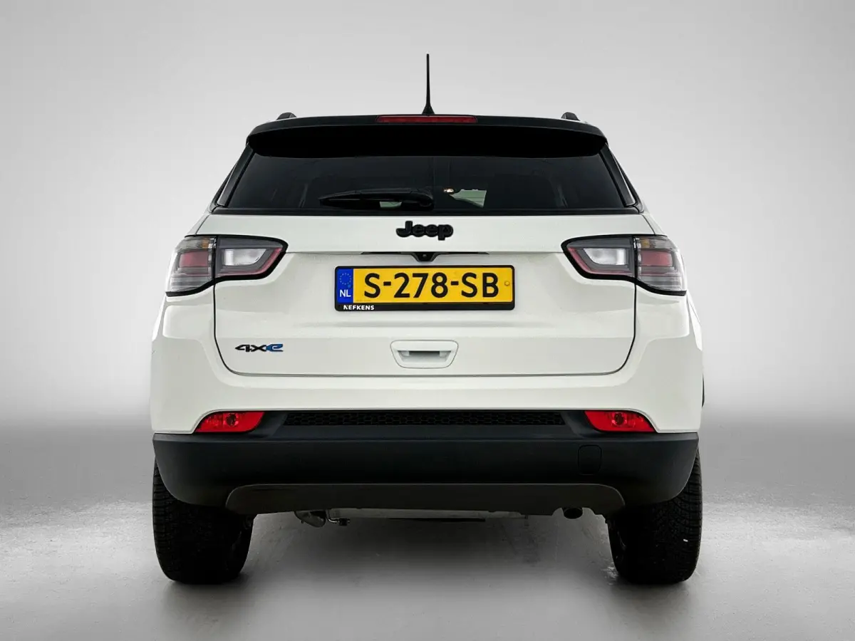 4xe Plug-in Hybrid Upland 240pk Automaat | Navigatie | Adaptieve Cruise Control | 18"LMV | LED | Keyless Entry/Start | Camera | Apple Carplay/Android Auto |