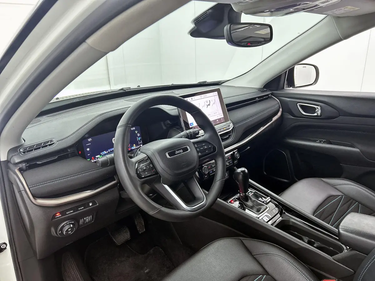 4xe Plug-in Hybrid Upland 240pk Automaat | Navigatie | Adaptieve Cruise Control | 18"LMV | LED | Keyless Entry/Start | Camera | Apple Carplay/Android Auto |