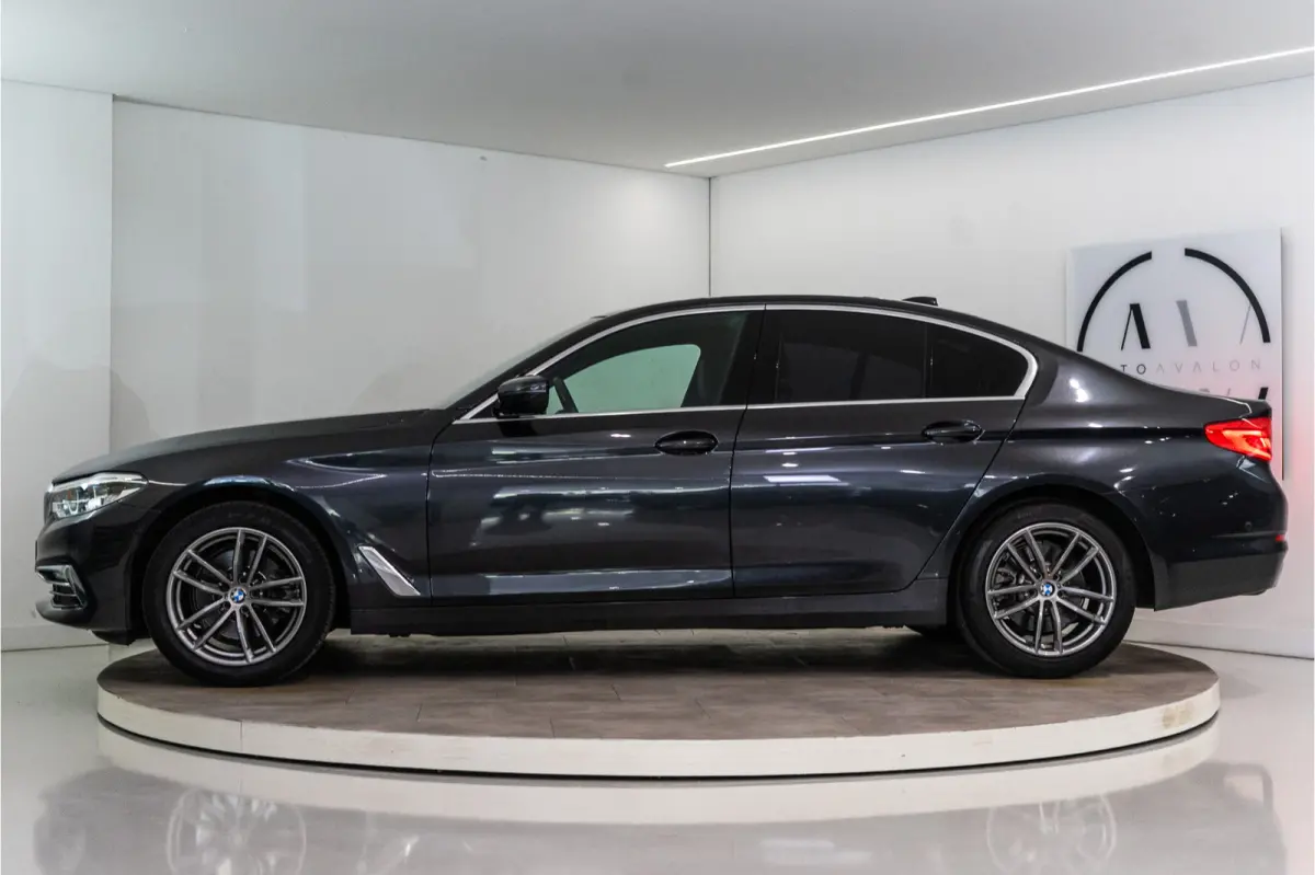 520i High Executive Edition 184PK | NL AUTO+NAP | Sfeer | LED | Trekhaak | Memory&Leder | Garantie