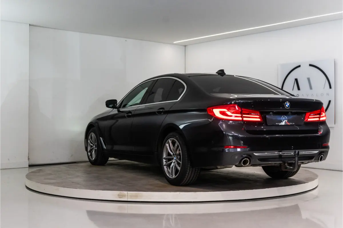 520i High Executive Edition 184PK | NL AUTO+NAP | Sfeer | LED | Trekhaak | Memory&Leder | Garantie