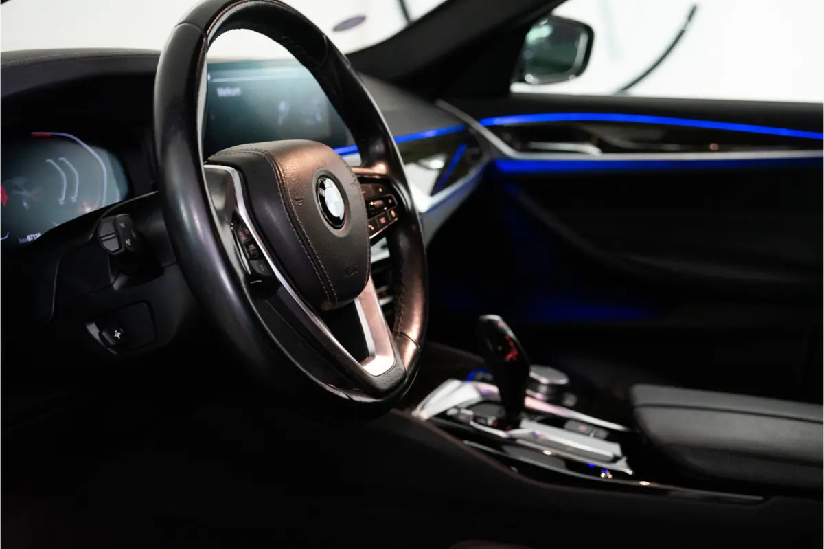 520i High Executive Edition 184PK | NL AUTO+NAP | Sfeer | LED | Trekhaak | Memory&Leder | Garantie