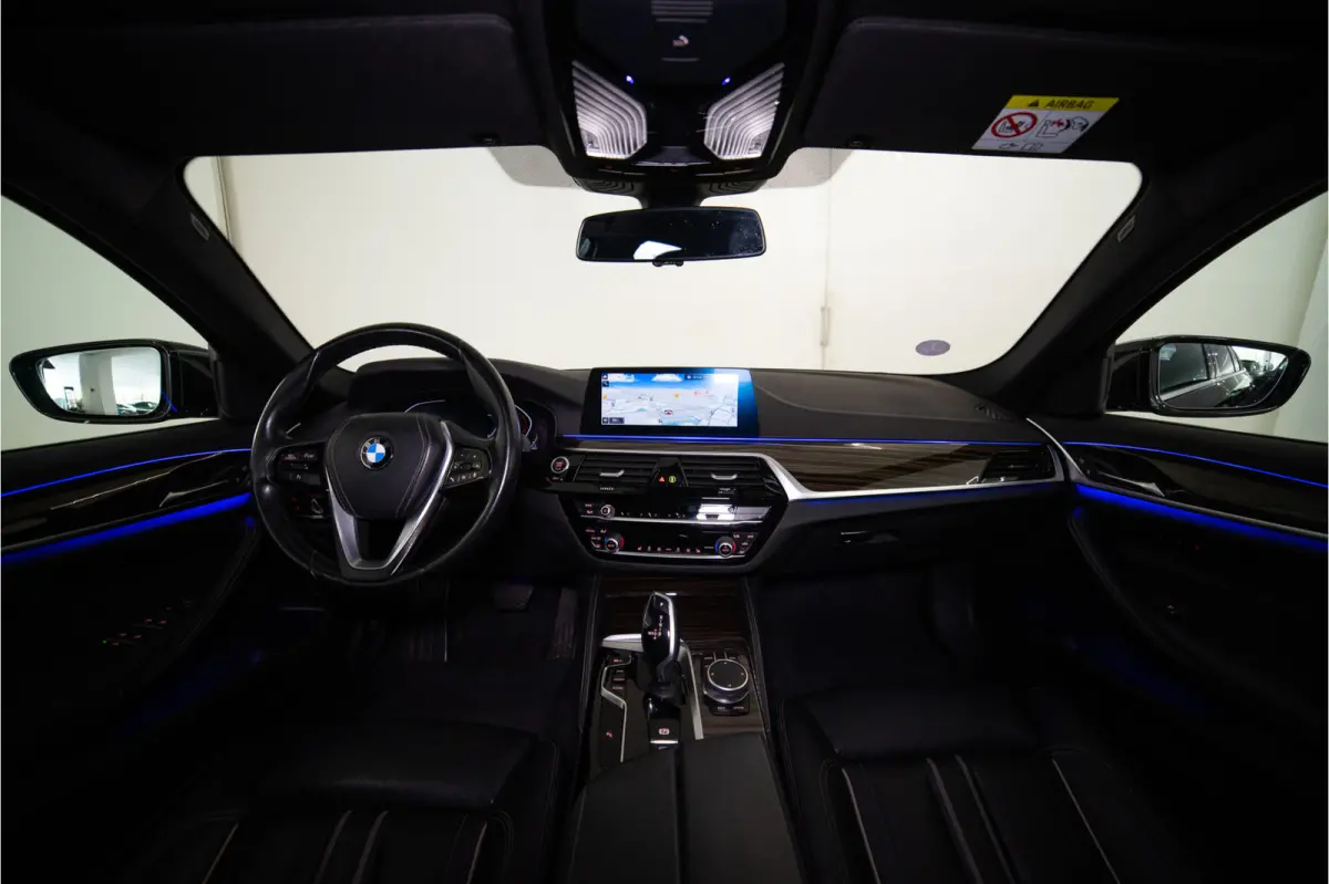 520i High Executive Edition 184PK | NL AUTO+NAP | Sfeer | LED | Trekhaak | Memory&Leder | Garantie