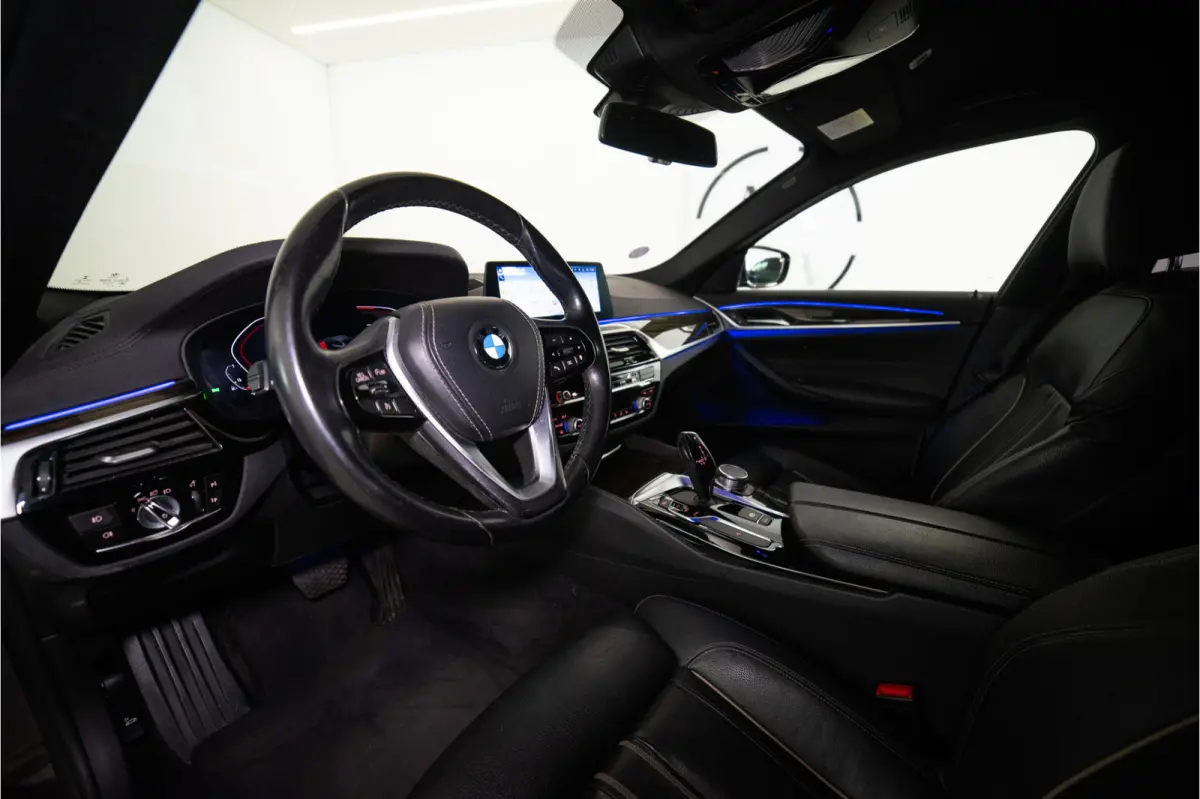 520i High Executive Edition 184PK | NL AUTO+NAP | Sfeer | LED | Trekhaak | Memory&Leder | Garantie