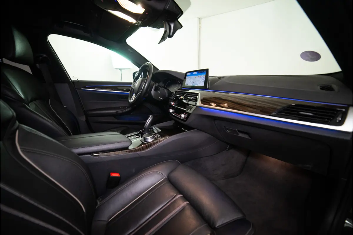 520i High Executive Edition 184PK | NL AUTO+NAP | Sfeer | LED | Trekhaak | Memory&Leder | Garantie