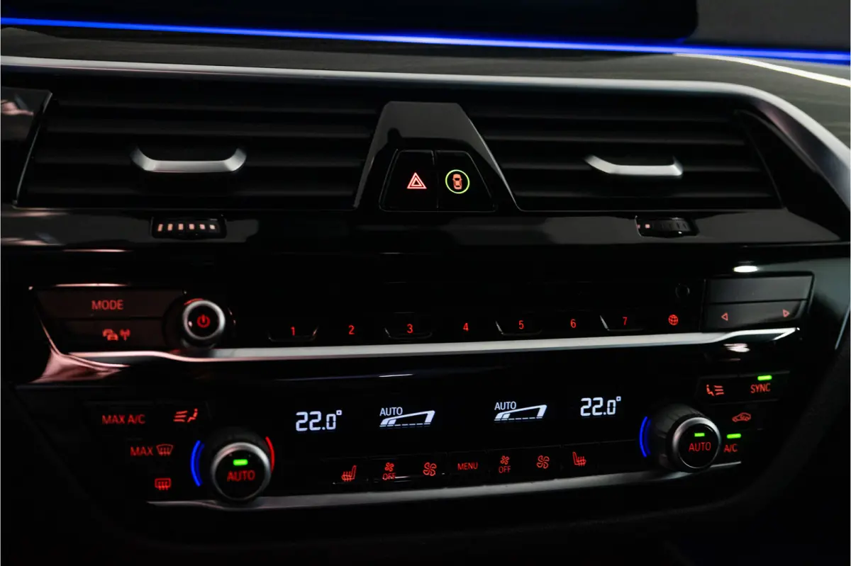 520i High Executive Edition 184PK | NL AUTO+NAP | Sfeer | LED | Trekhaak | Memory&Leder | Garantie
