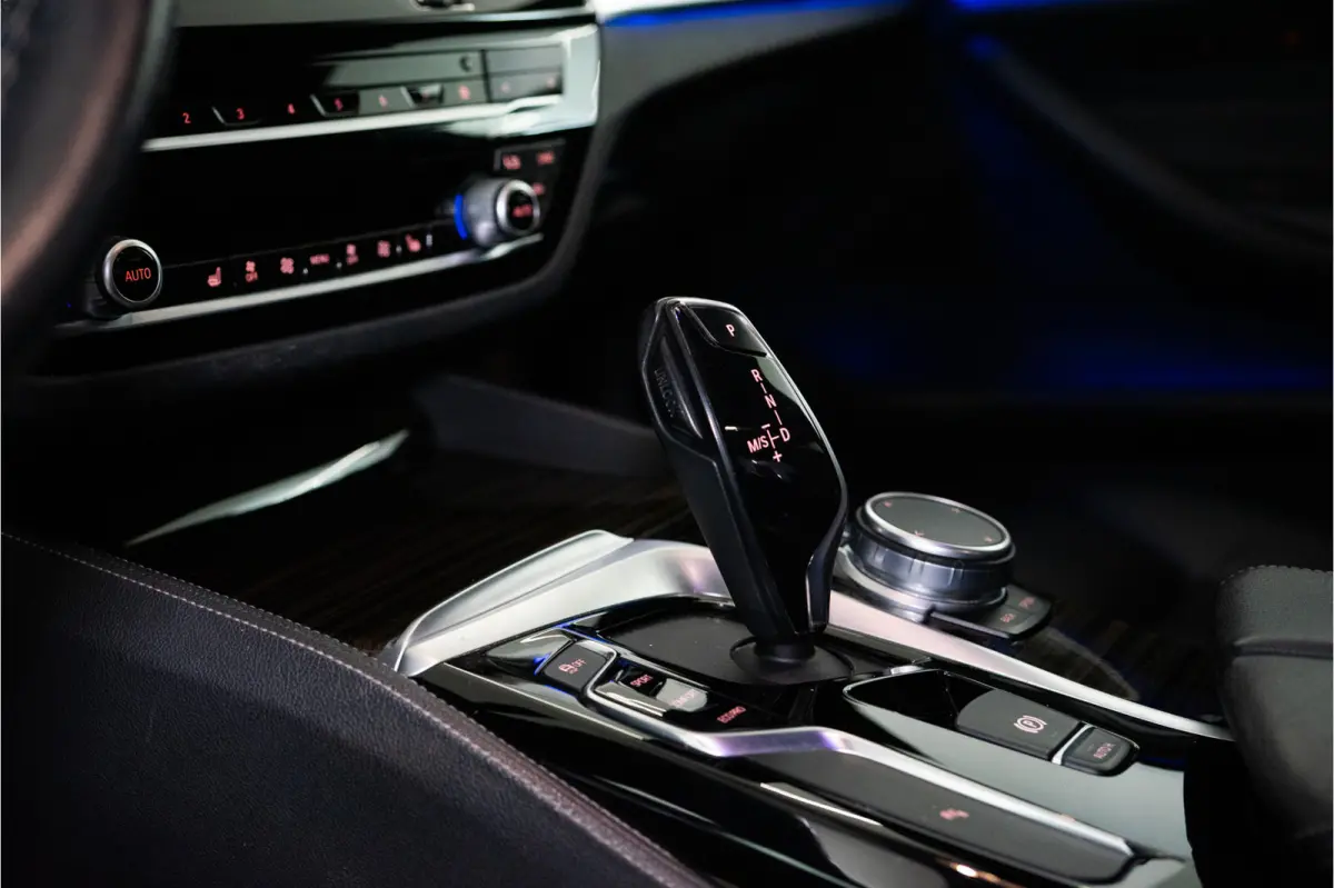 520i High Executive Edition 184PK | NL AUTO+NAP | Sfeer | LED | Trekhaak | Memory&Leder | Garantie