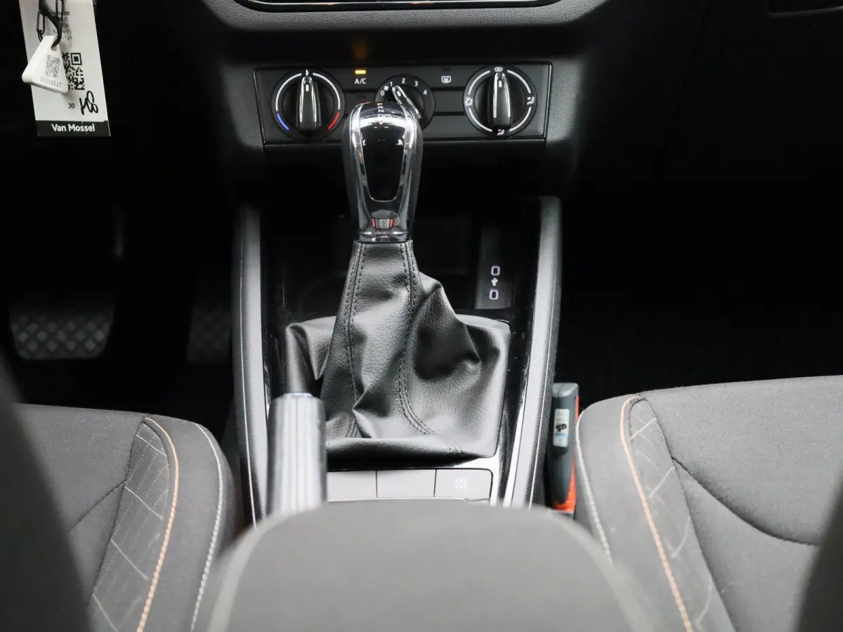 1.0 TSI Ambition | Automaat | Airco | Bluetooth | Parkeersensoren Achter |
