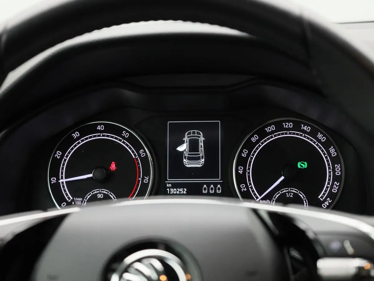 1.0 TSI Ambition | Automaat | Airco | Bluetooth | Parkeersensoren Achter |