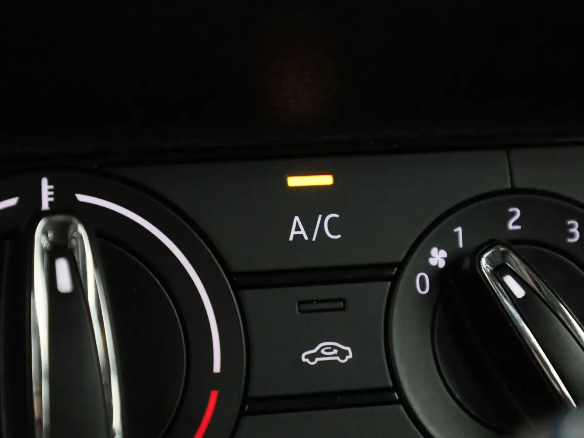 1.0 TSI Ambition | Automaat | Airco | Bluetooth | Parkeersensoren Achter |