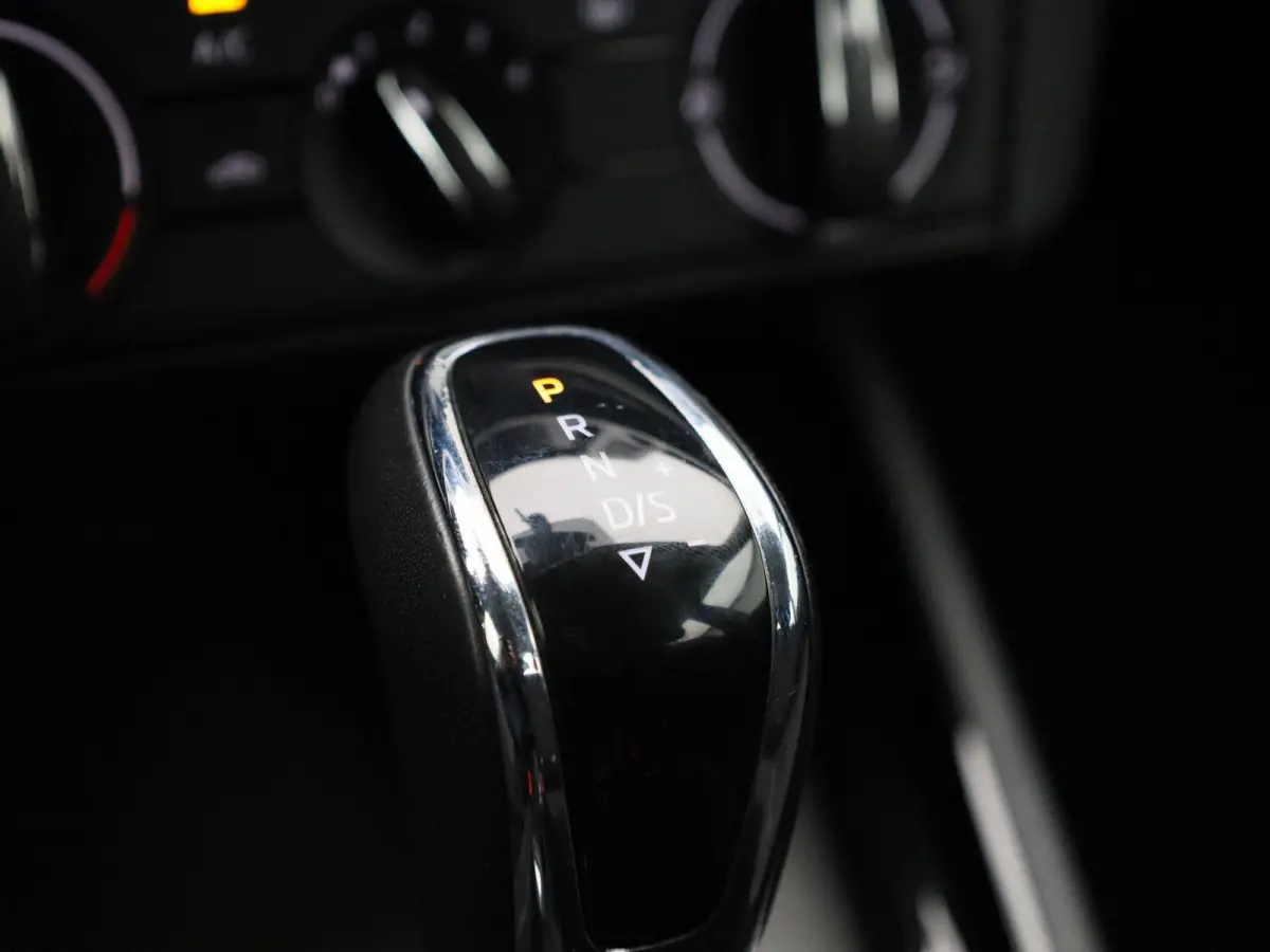 1.0 TSI Ambition | Automaat | Airco | Bluetooth | Parkeersensoren Achter |