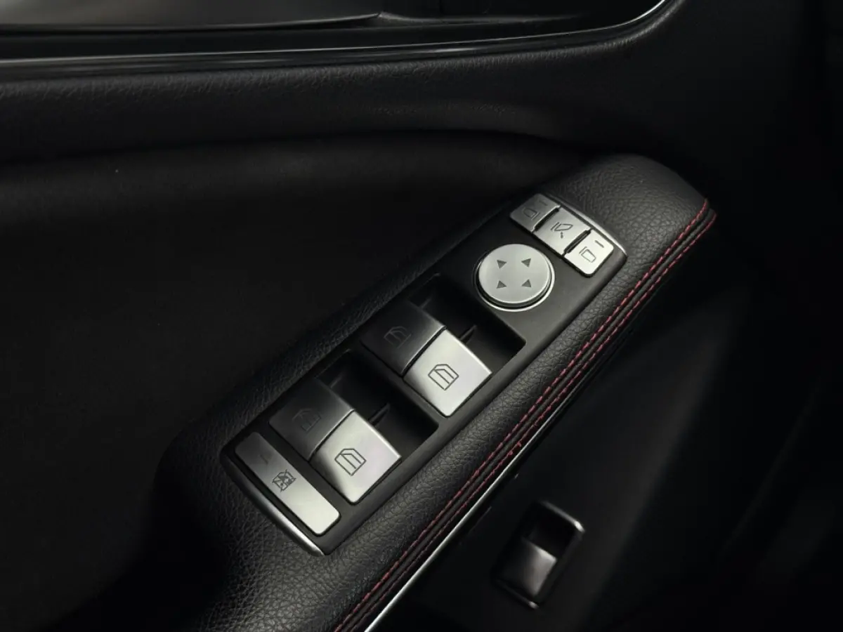 180 AMG NIGHT FULL PANO NAVI APPLE CARPLAY CAMERA PDC