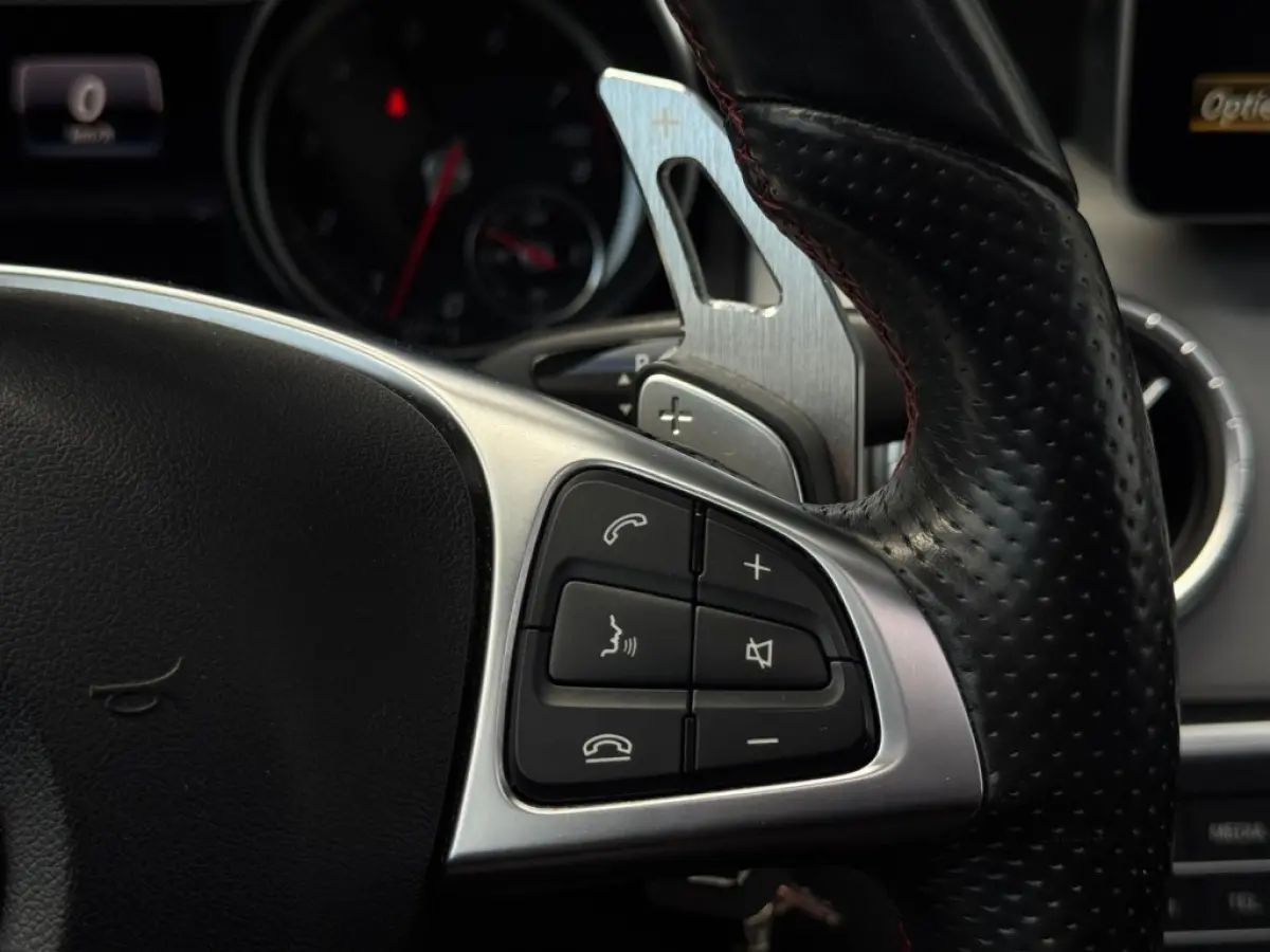 180 AMG NIGHT FULL PANO NAVI APPLE CARPLAY CAMERA PDC