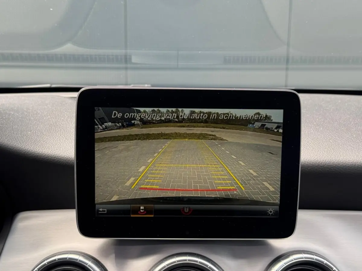 180 AMG NIGHT FULL PANO NAVI APPLE CARPLAY CAMERA PDC
